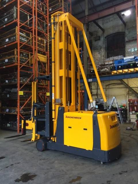 Jungheinrich Man-Up Turret Truck VNA truck photo 2