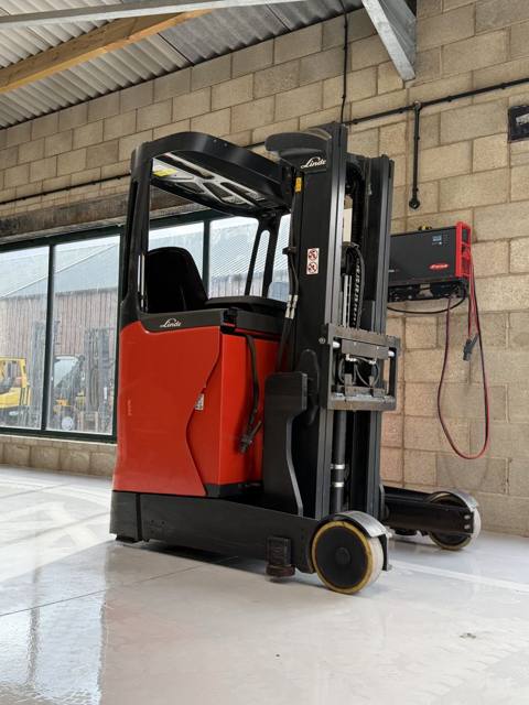 Linde R10 Reach Truck reach truck photo 2