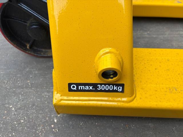 Hand Pallet Trucks (Euro Spec, 3 Tonne) pallet truck photo 4