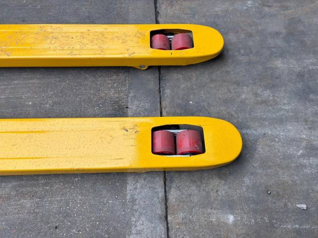 Hand Pallet Trucks (Euro Spec, 3 Tonne) pallet truck photo 5